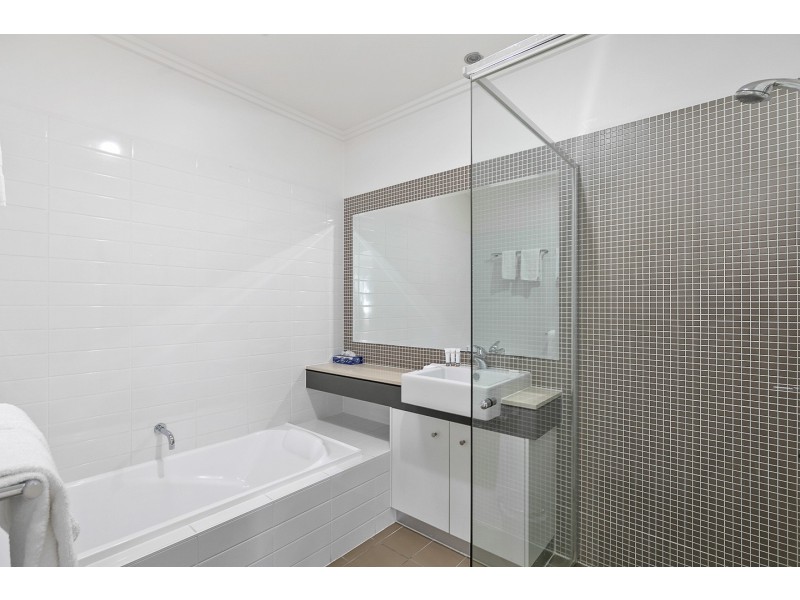 11/80 Moolyyir St, Urangan QLD 4655
