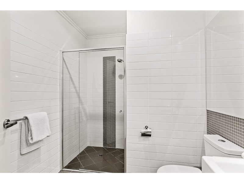11/80 Moolyyir St, Urangan QLD 4655