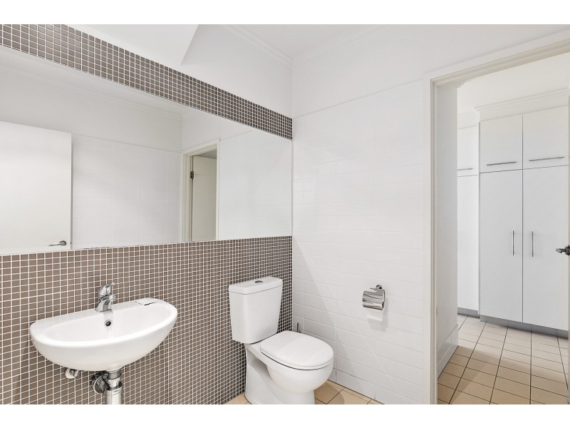 11/80 Moolyyir St, Urangan QLD 4655