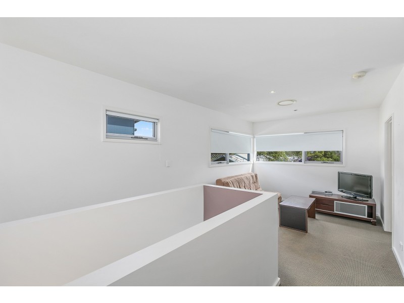 11/80 Moolyyir St, Urangan QLD 4655