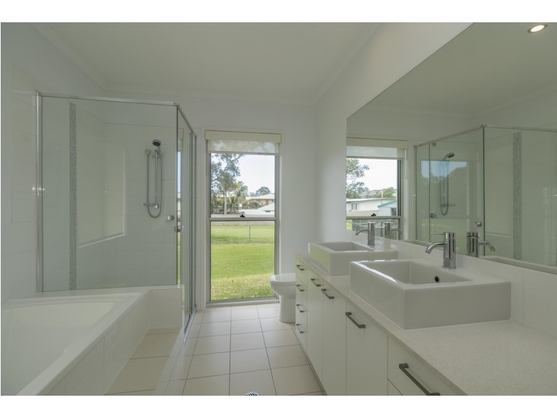 264 Boat Harbour Dr, Scarness QLD 4655
