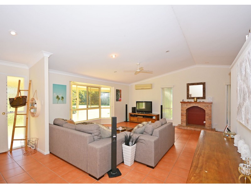 104 Seaview Drive, Booral QLD 4655