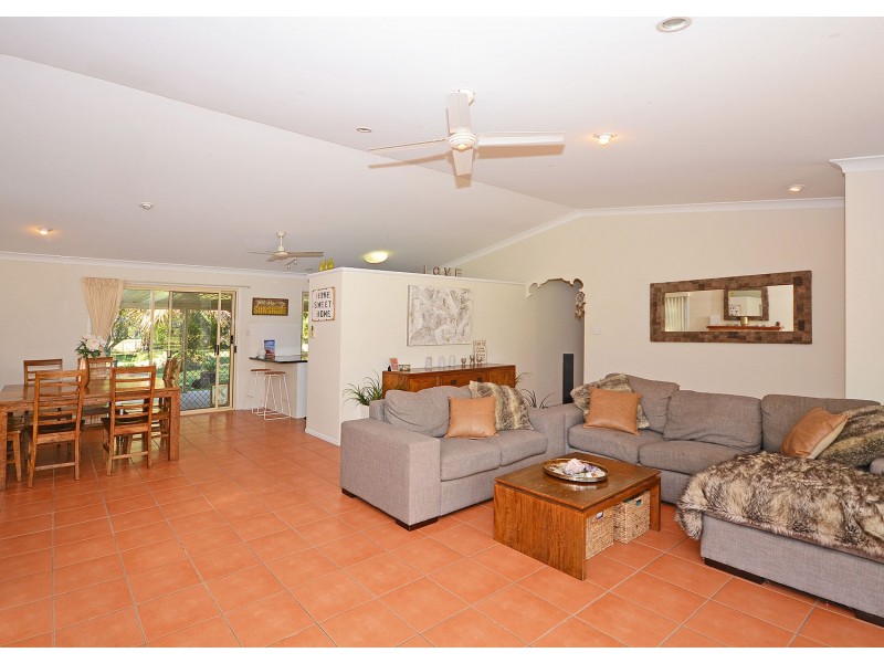 104 Seaview Drive, Booral QLD 4655