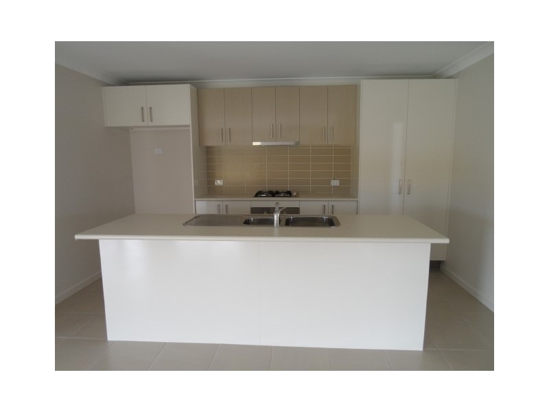 8 Parame Court, Nikenbah QLD 4655