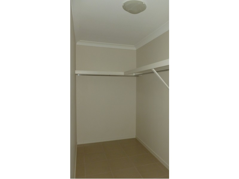 8 Parame Court, Nikenbah QLD 4655