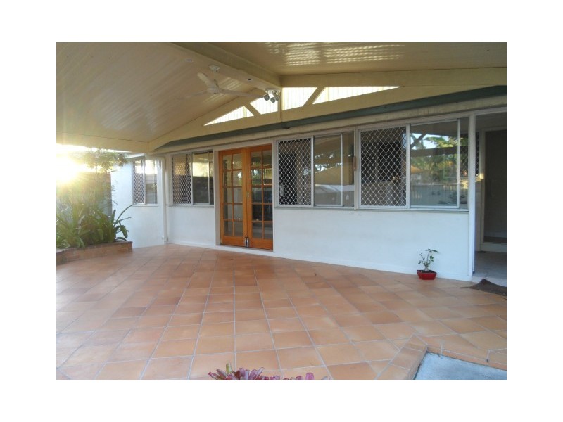 30 Dover Street, Pialba QLD 4655