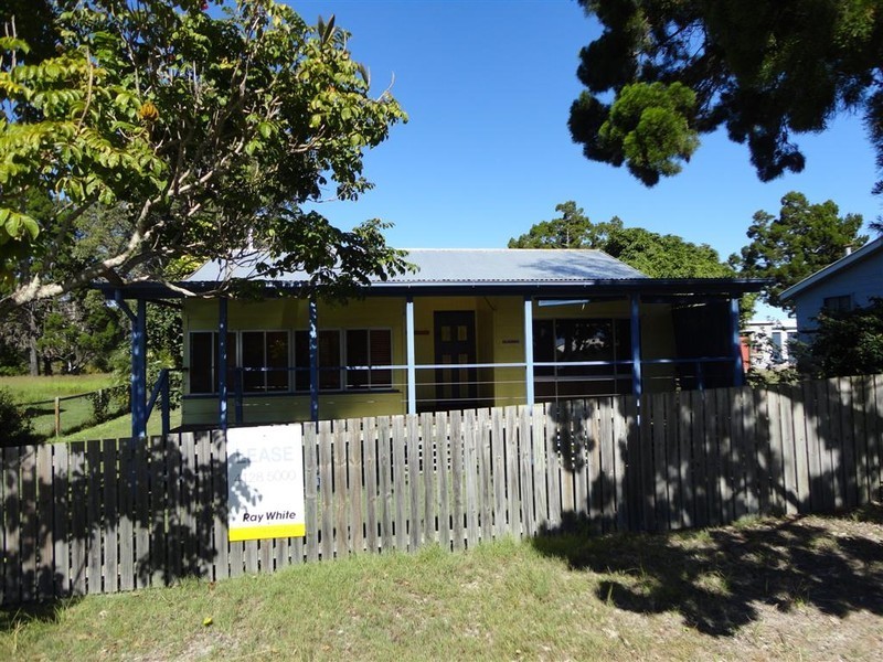 55 Moreton, Toogoom QLD 4655