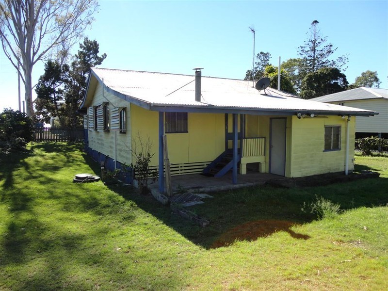 55 Moreton, Toogoom QLD 4655