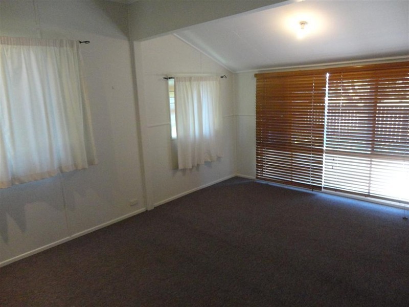 55 Moreton, Toogoom QLD 4655