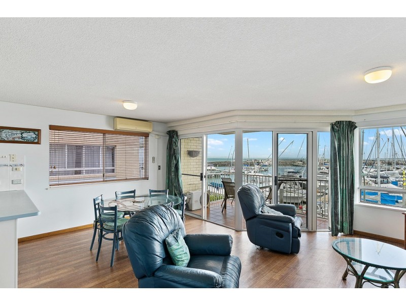 24/17 Buccaneer Drive, Urangan QLD 4655