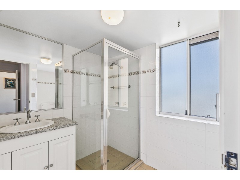 24/17 Buccaneer Drive, Urangan QLD 4655