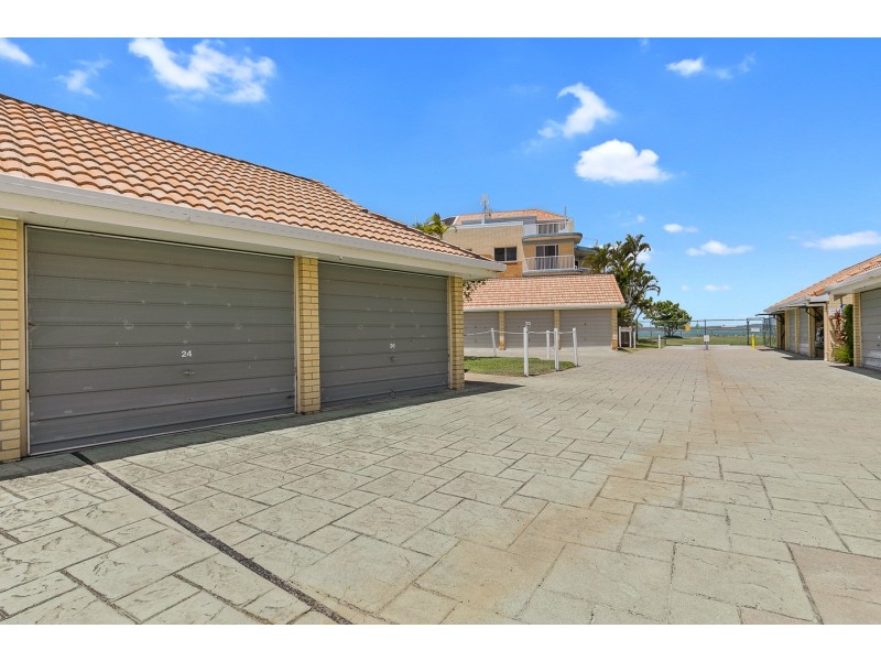24/17 Buccaneer Drive, Urangan QLD 4655