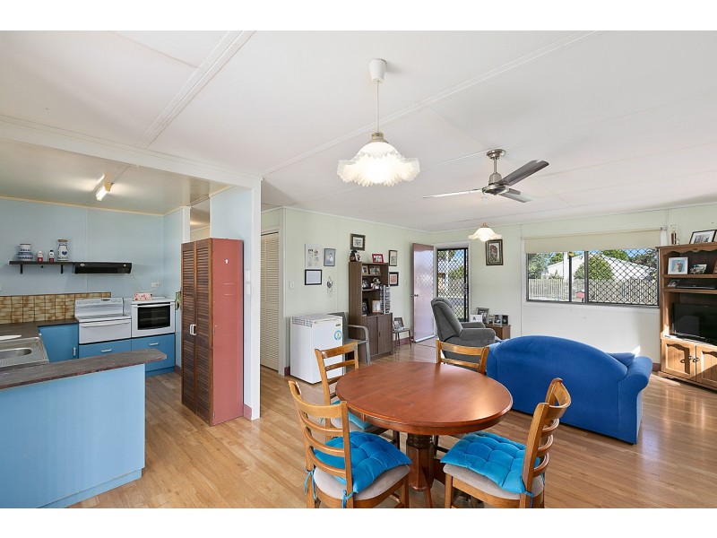 85 Limpus Street, Urangan QLD 4655