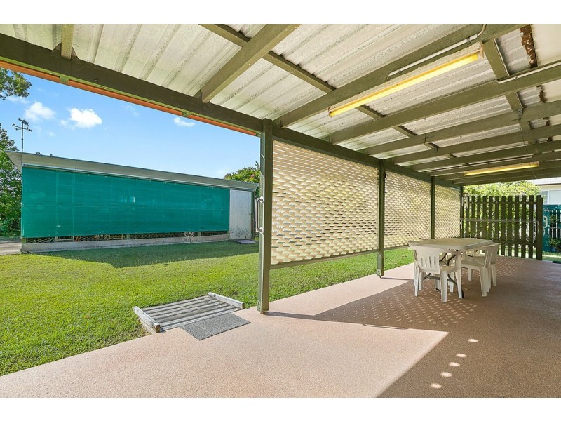 85 Limpus Street, Urangan QLD 4655