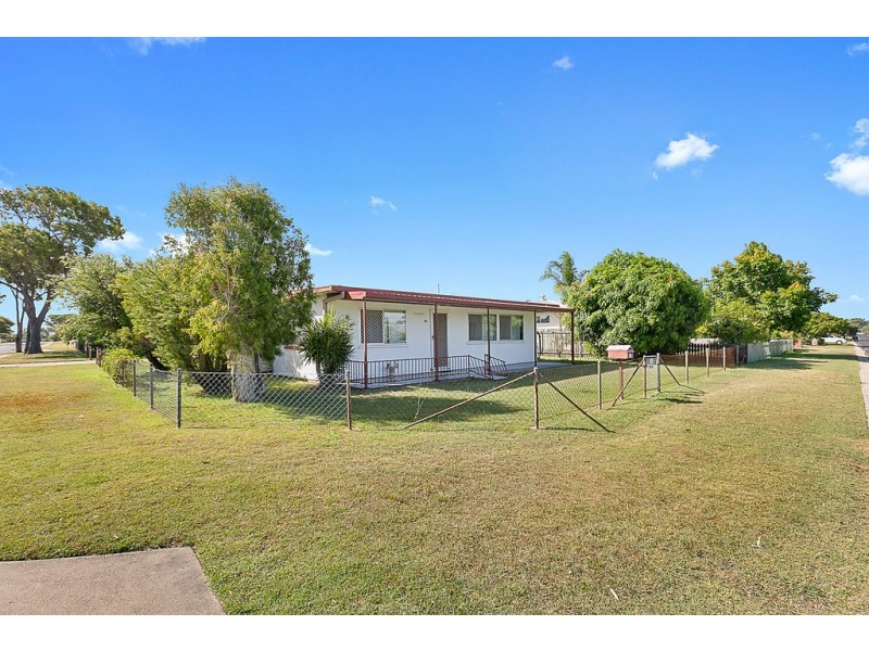 85 Limpus Street, Urangan QLD 4655