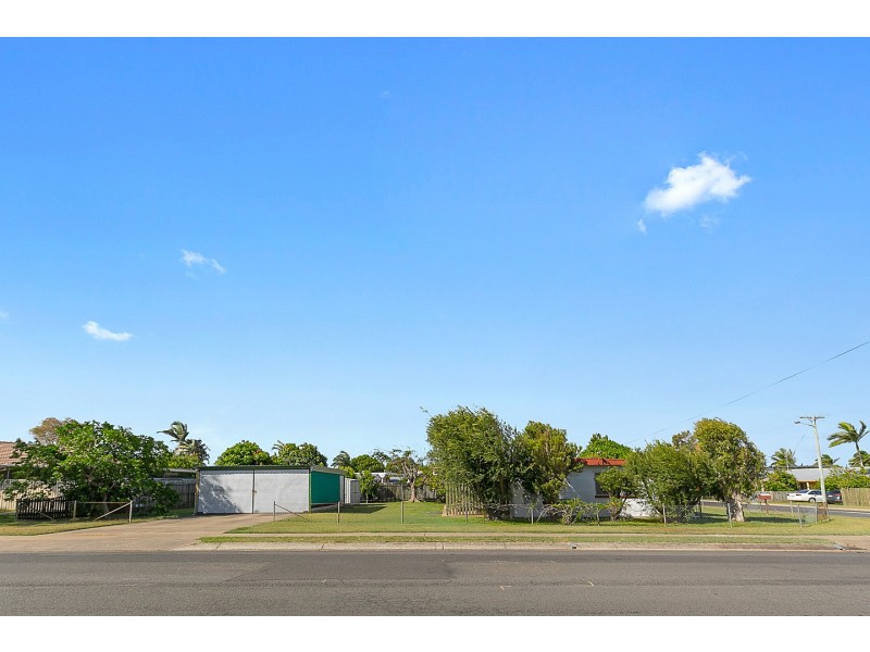 85 Limpus Street, Urangan QLD 4655