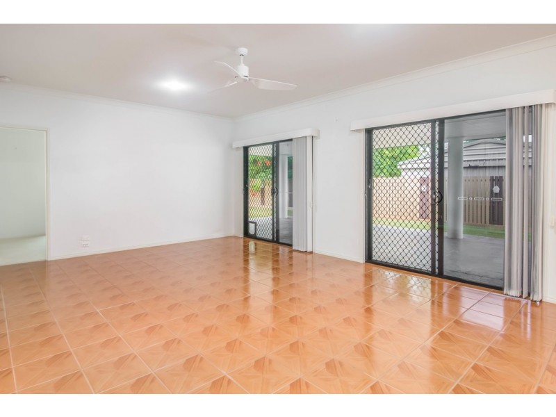 14 Helsham Street, Point Vernon QLD 4655