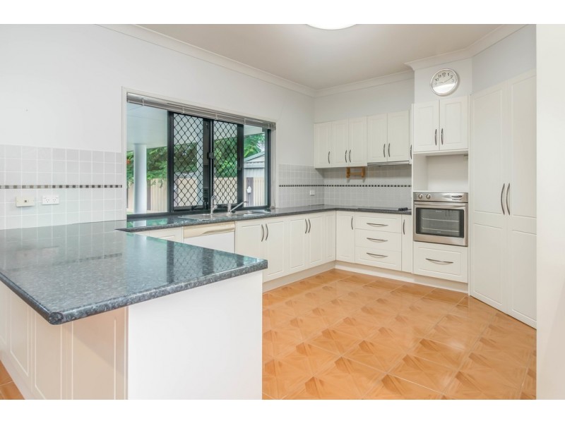 14 Helsham Street, Point Vernon QLD 4655