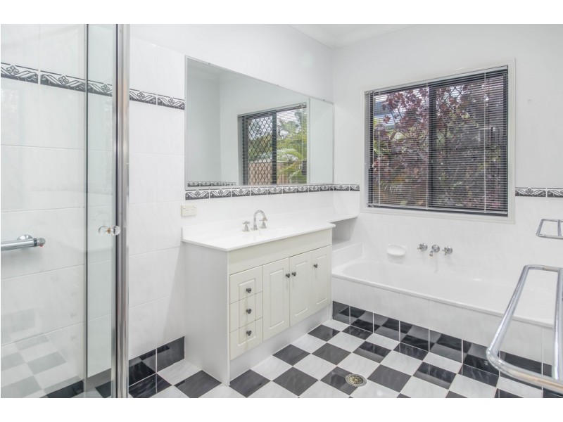 14 Helsham Street, Point Vernon QLD 4655