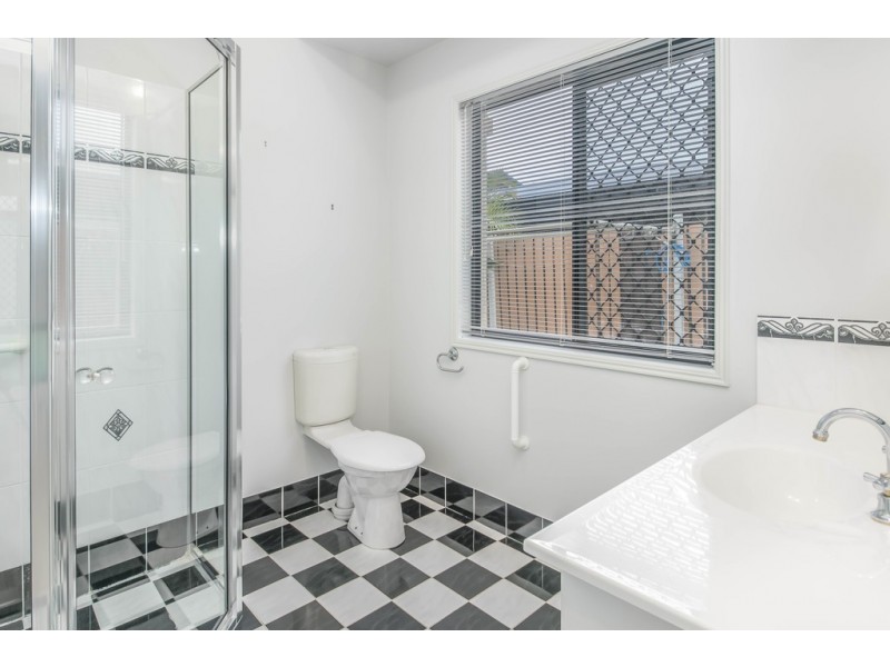 14 Helsham Street, Point Vernon QLD 4655