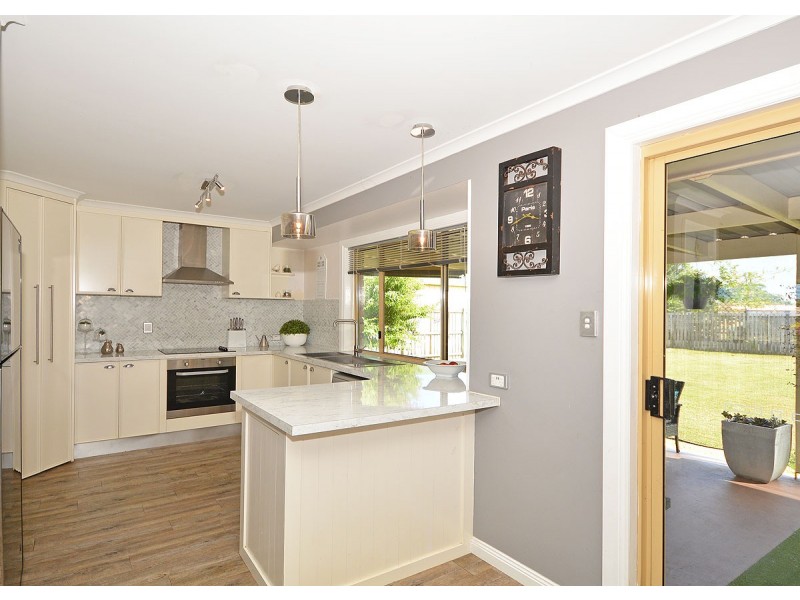 42 Bunker Ave, Urraween QLD 4655