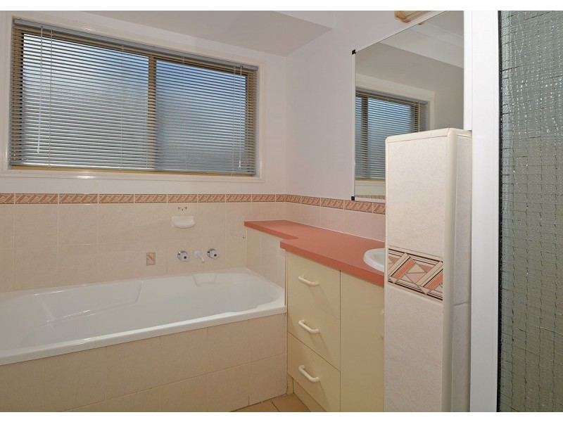 42 Bunker Ave, Urraween QLD 4655