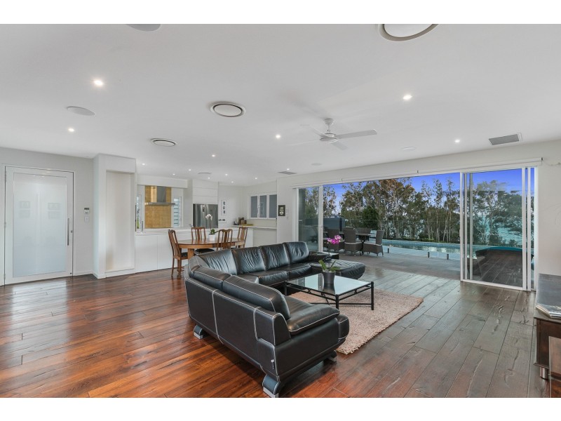 107 Esplanade, Point Vernon QLD 4655