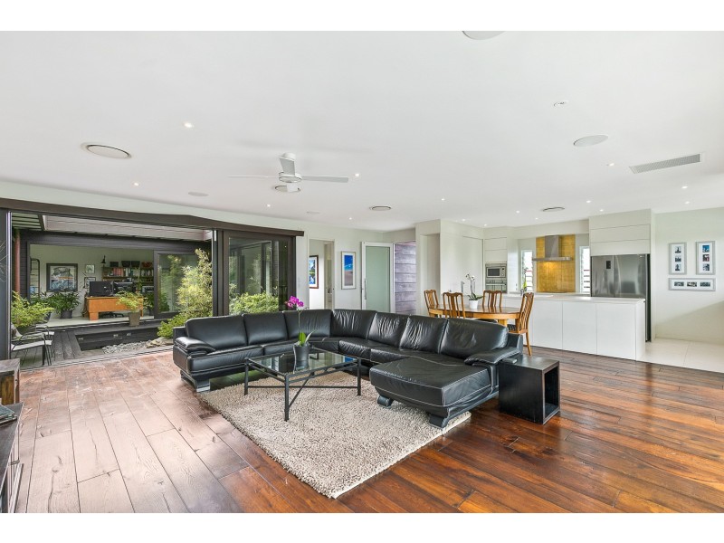107 Esplanade, Point Vernon QLD 4655