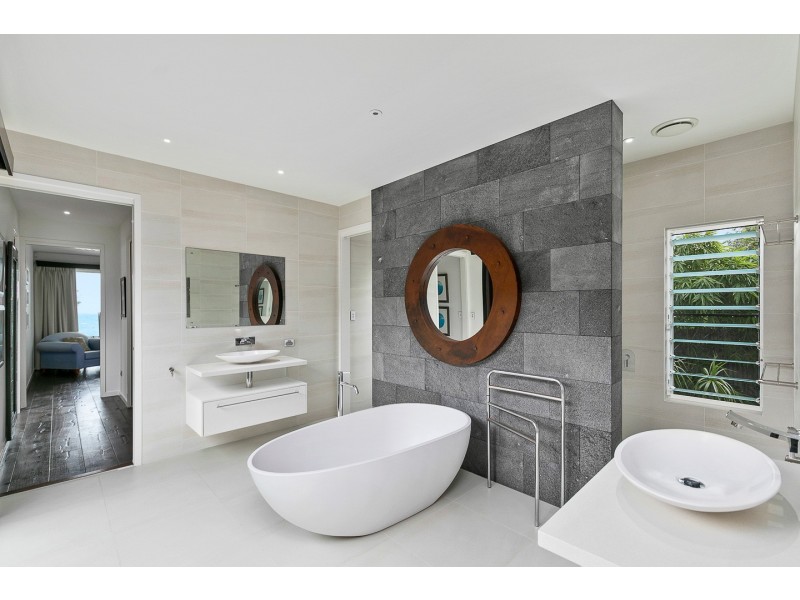 107 Esplanade, Point Vernon QLD 4655