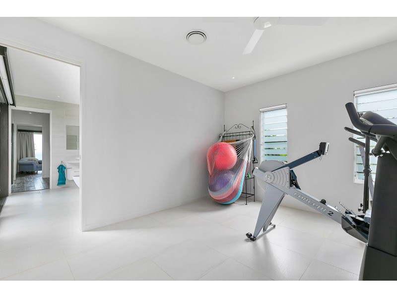 107 Esplanade, Point Vernon QLD 4655