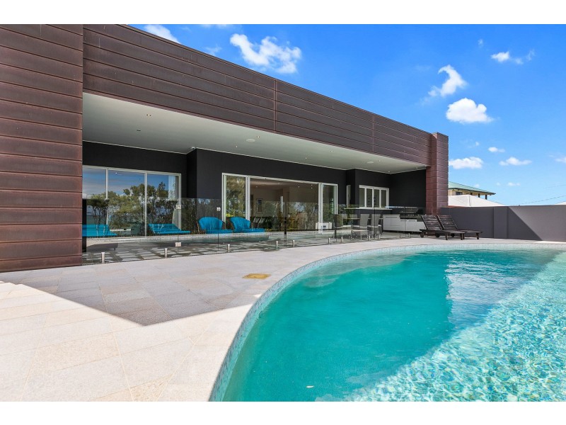 107 Esplanade, Point Vernon QLD 4655
