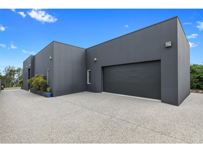 107 Esplanade, Point Vernon QLD 4655