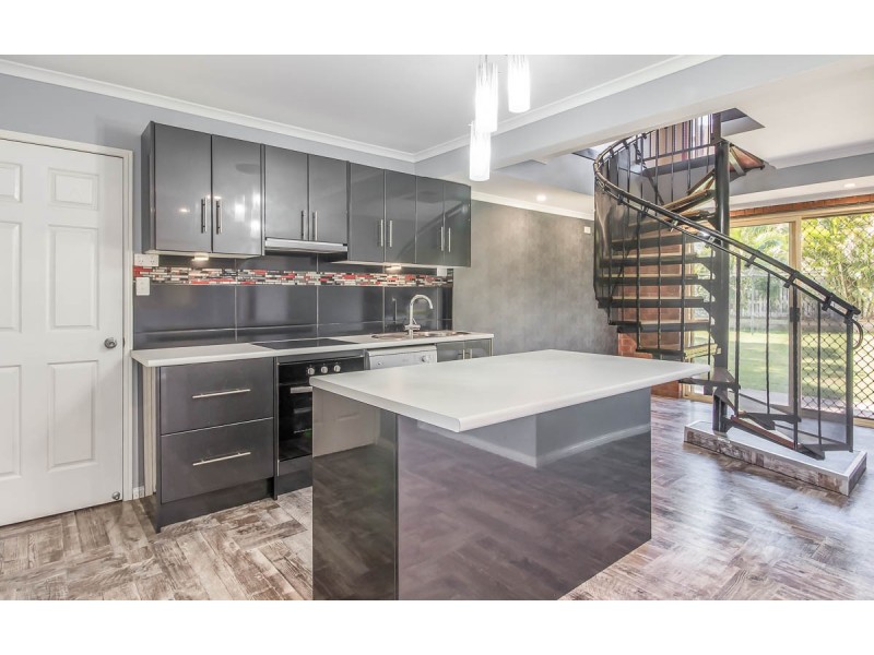 32 Earls Court, Point Vernon QLD 4655