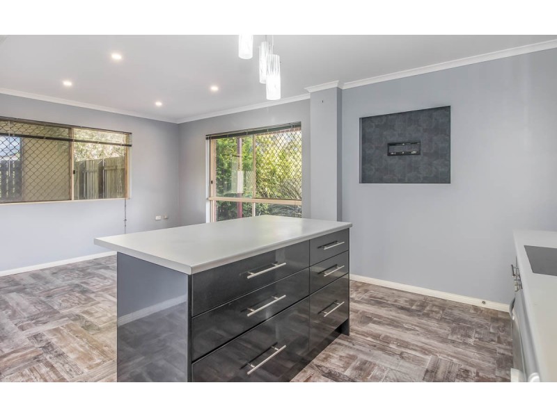 32 Earls Court, Point Vernon QLD 4655