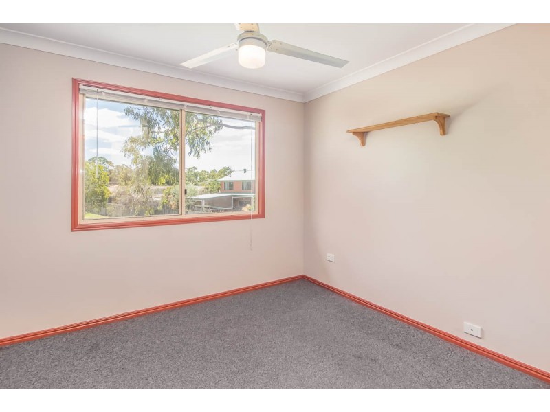 32 Earls Court, Point Vernon QLD 4655