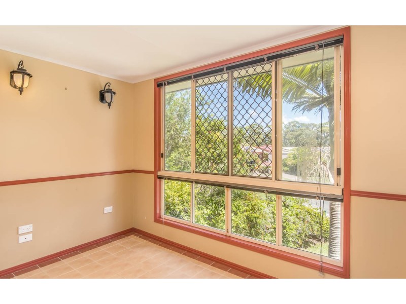 32 Earls Court, Point Vernon QLD 4655