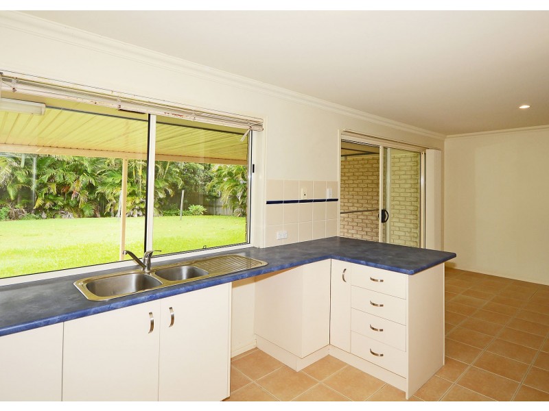 25 Tristania Cres, Urangan QLD 4655