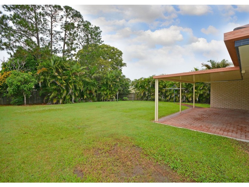 25 Tristania Cres, Urangan QLD 4655