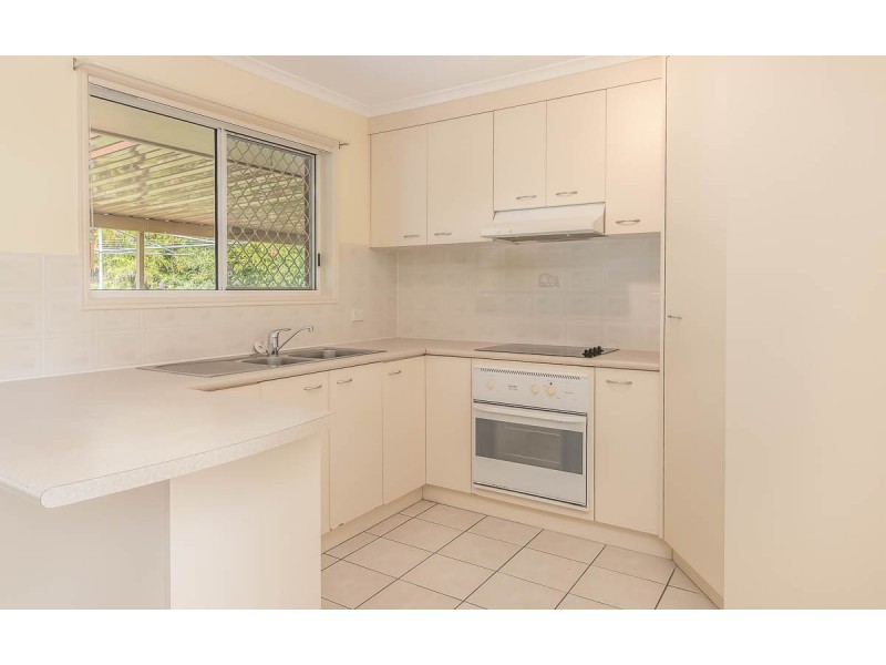10 Hood Street, Urangan QLD 4655