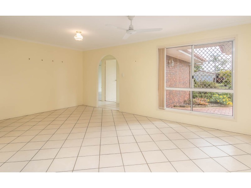 10 Hood Street, Urangan QLD 4655