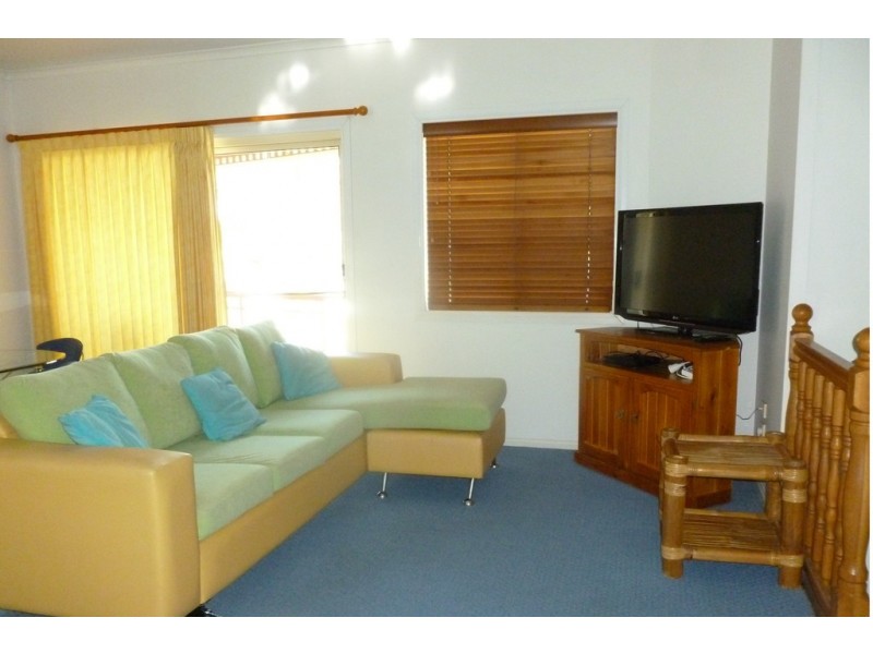 3/457 ESPLANADE, Torquay QLD 4655