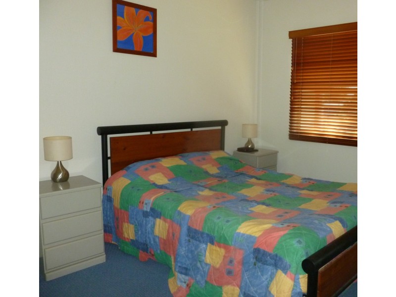 3/457 ESPLANADE, Torquay QLD 4655