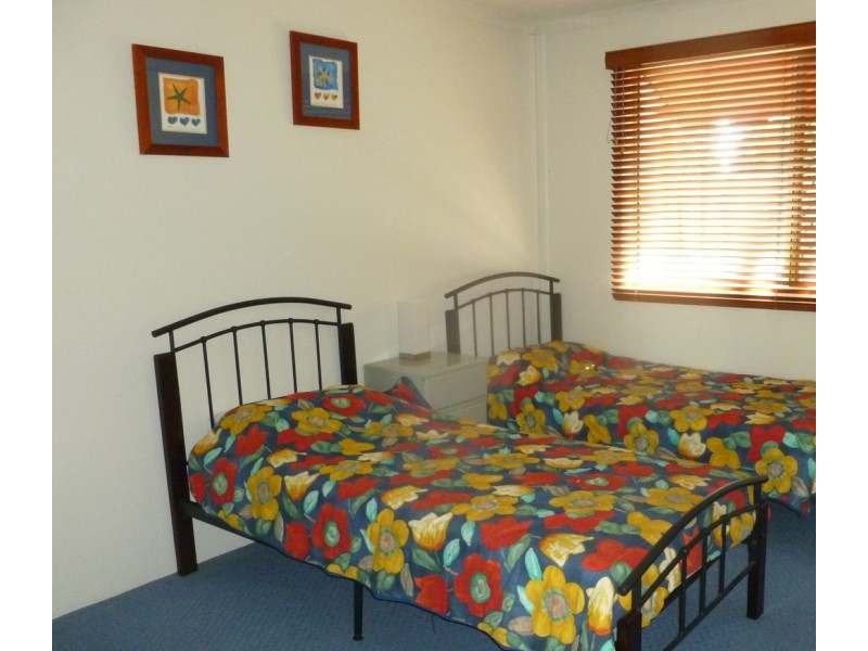 3/457 ESPLANADE, Torquay QLD 4655