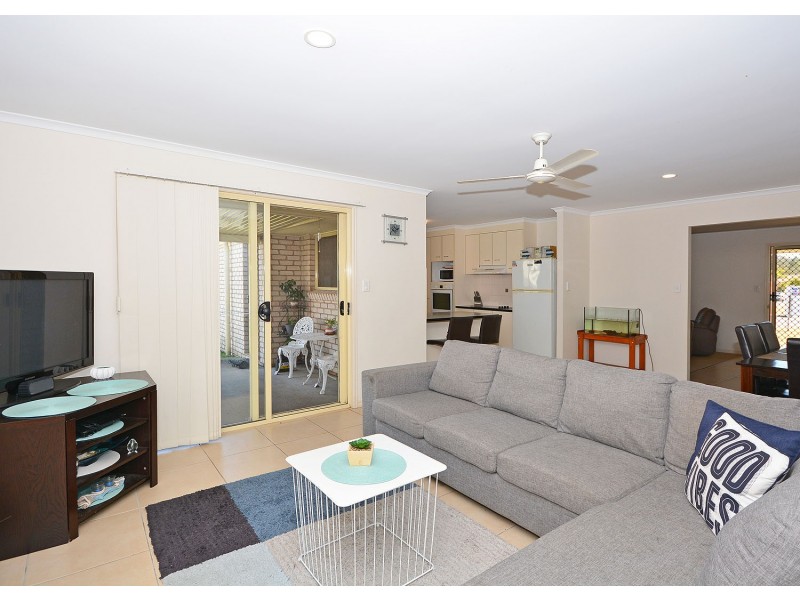 8 Joselyn Drive, Point Vernon QLD 4655