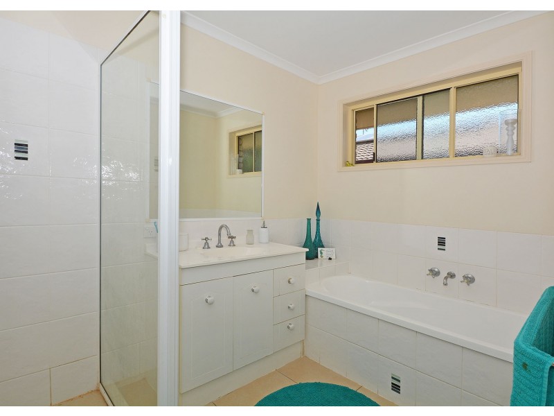 8 Joselyn Drive, Point Vernon QLD 4655