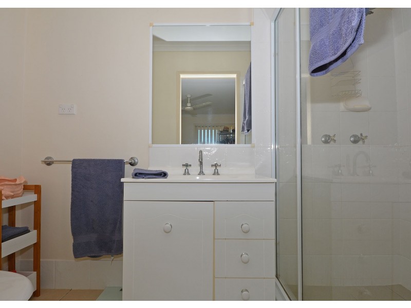 8 Joselyn Drive, Point Vernon QLD 4655