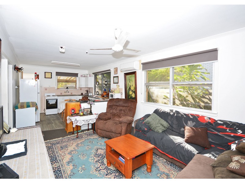 12 Edward Street, Urangan QLD 4655