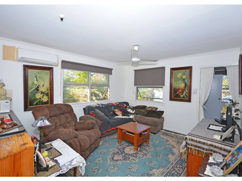 12 Edward Street, Urangan QLD 4655