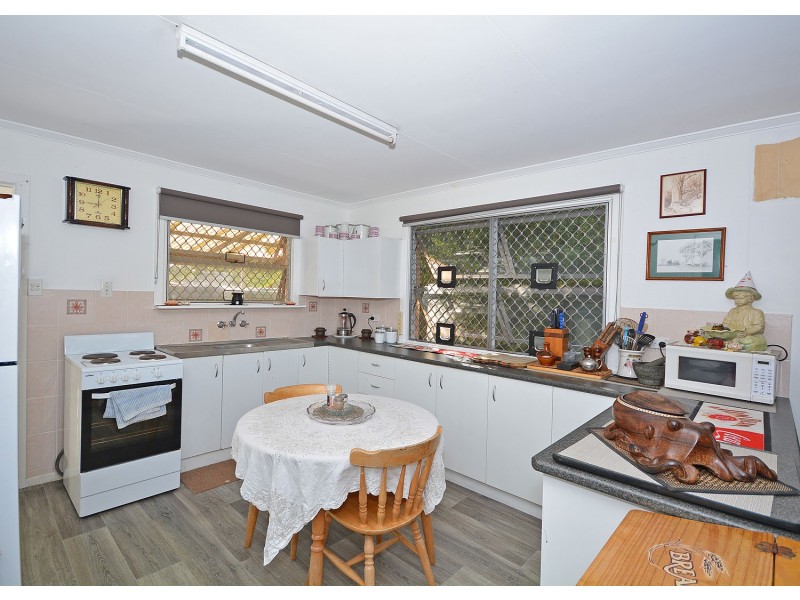 12 Edward Street, Urangan QLD 4655