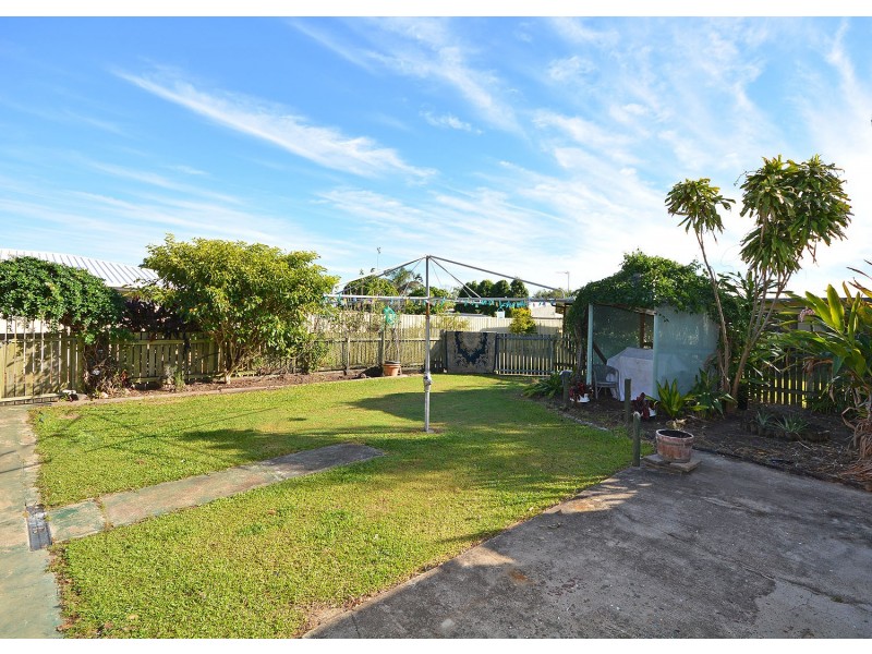12 Edward Street, Urangan QLD 4655